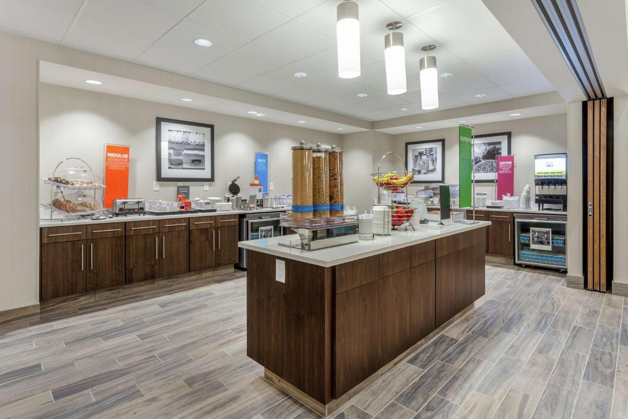Hampton Inn & Suites Burlington Zewnętrze zdjęcie